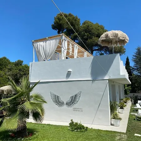 Tropical Nocleg ze śniadaniem 3*