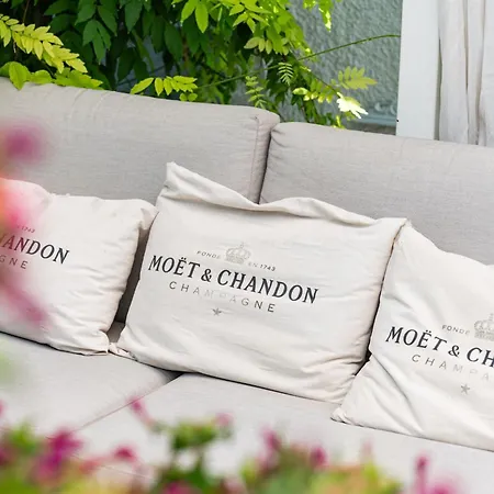 Bed & Breakfast Tropical 3*