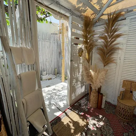 Tropical Bed & Breakfast *