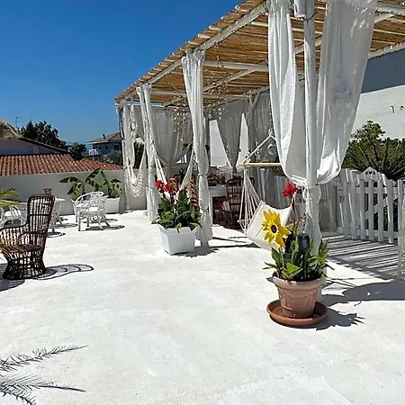 Alojamento de Acomodação e Pequeno-almoço Tropical 3*